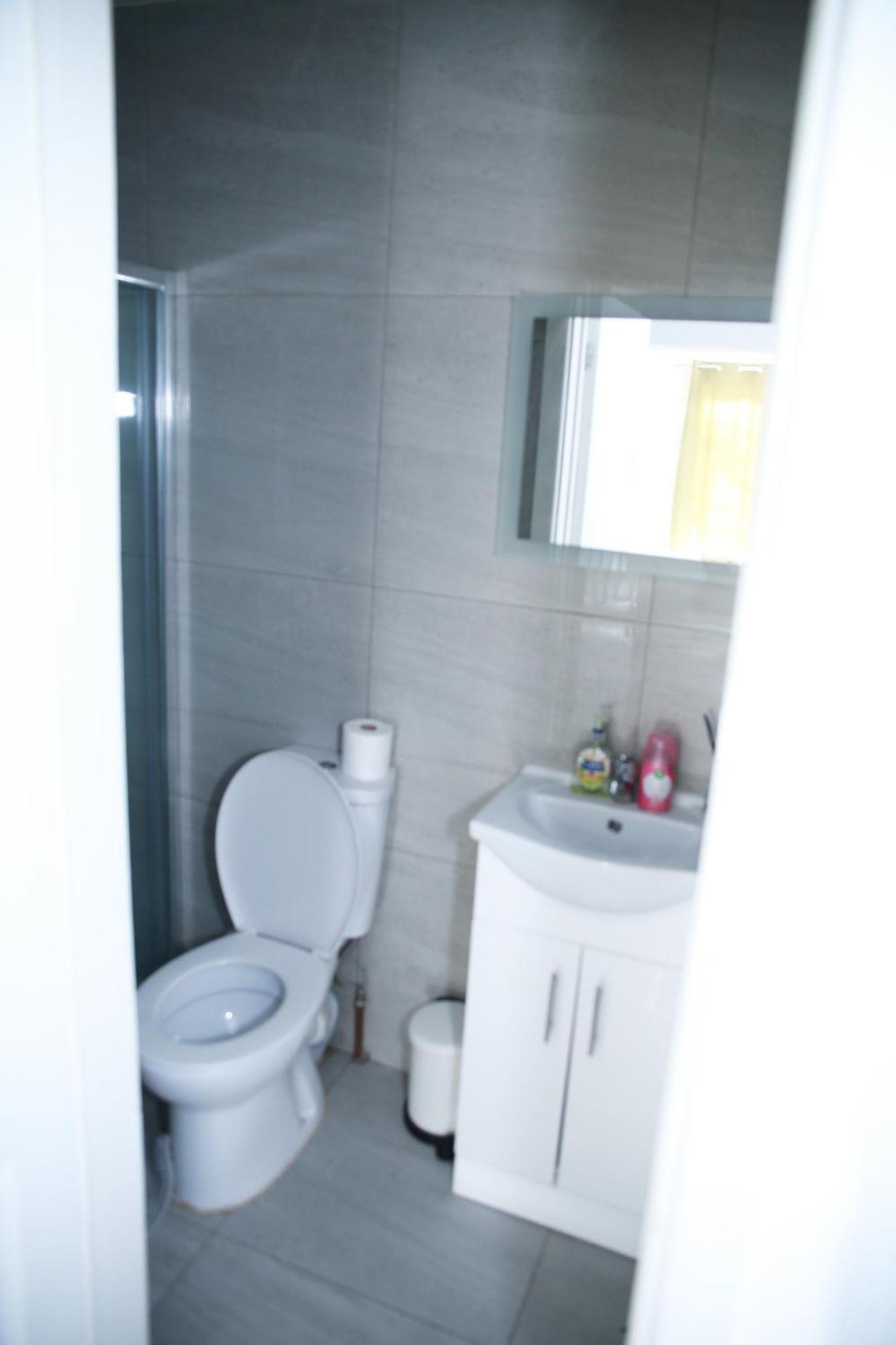 Central Harrow Cozy Apartment With Free Parking Harrow on the Hill Exterior foto